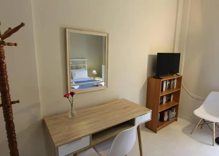 Cozy In The Heart Of The Town Διαμέρισμα *